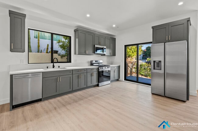 Building Photo - 2821-2822 Avenel St