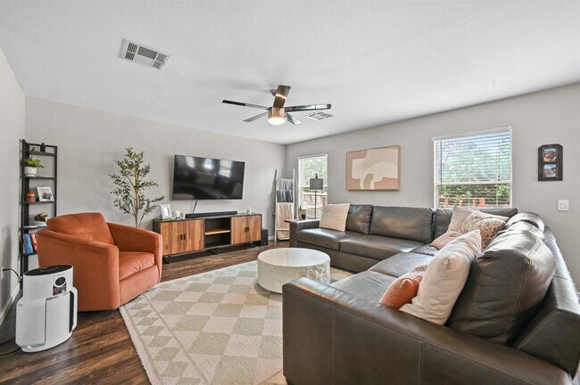 Foto del edificio - 1414 Strickland Dr