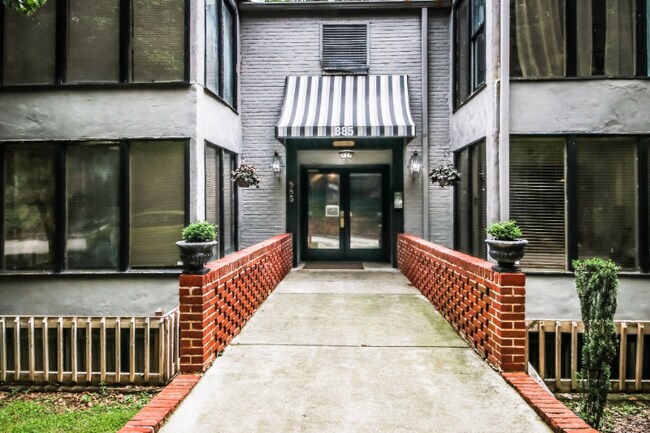 Building Photo - 885 Glendale Terrace NE