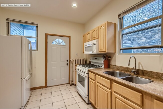Building Photo - 3317 W Belden Ave