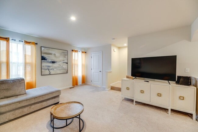 Building Photo - 6262 Pebblebrook Dr