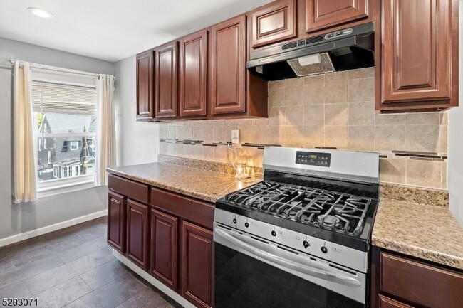 Building Photo - 867 S 17th St