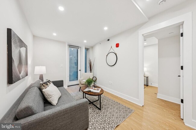 Foto del edificio - 2134 Wisconsin Ave NW