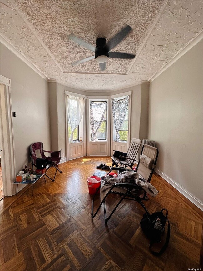 Building Photo - 527 47th St