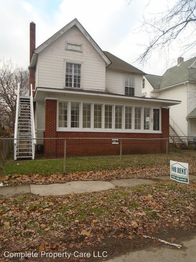 Primary Photo - 643 N Elm St