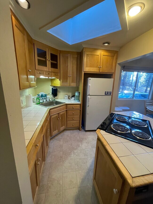 Building Photo - 1083 Aspenwald Rd