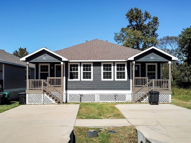 Building Photo - 5905 Woodview Dr