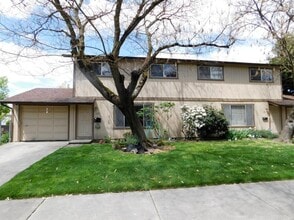 Building Photo - 590 SE 8th St