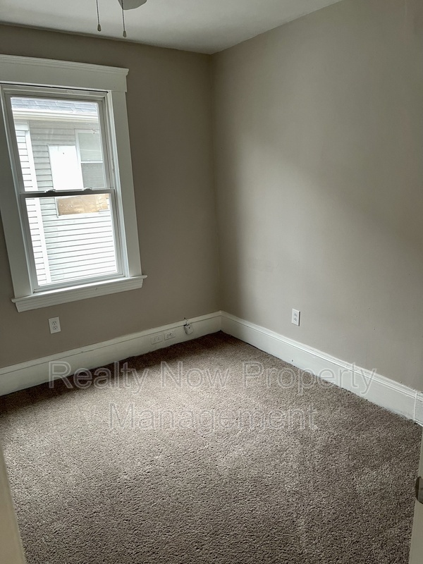 Building Photo - 3302 Woodbridge Ave