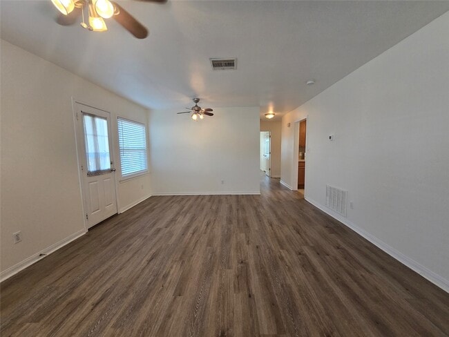 Building Photo - 107 Tarpon Ave