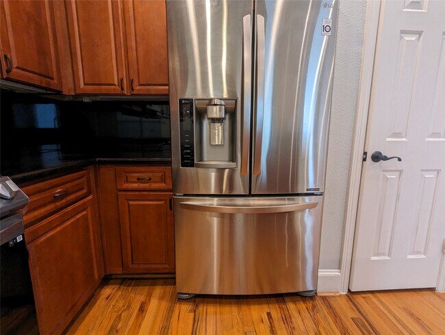 Foto del edificio - 330 Cage St