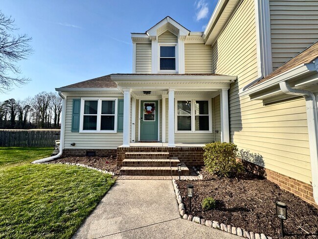 Foto del edificio - A Fabulous Home w/Water & Golf Course Views Available 05-04-26! Fenced Yard & Dog-Friendly!