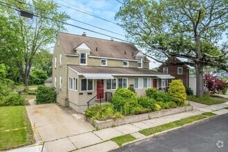 Building Photo - 3 Perry Ave
