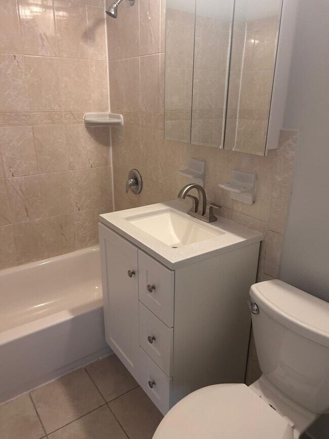 Building Photo - Kingsley Apartments