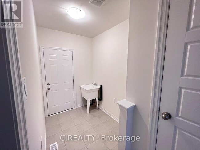 Building Photo - 118 Solstice Cir