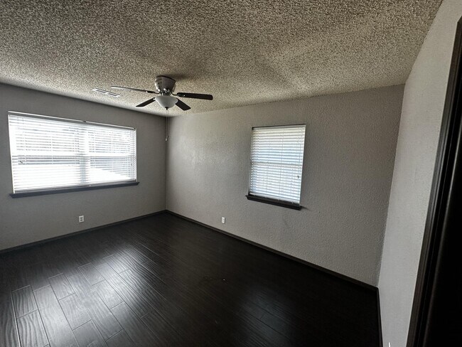 Building Photo - 2617 S Poplar Ave