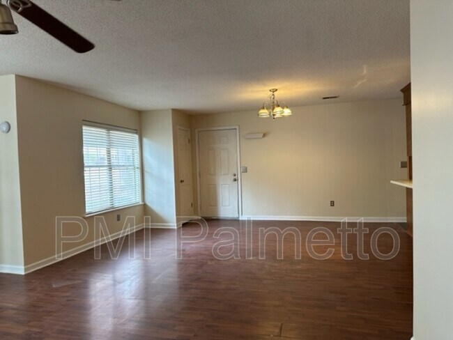 Building Photo - 61 Battery Walk Ct