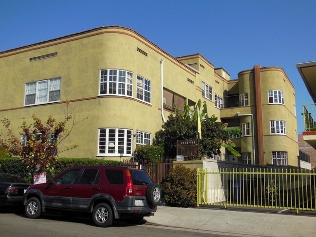 Foto del edificio - 1720 N Serrano Ave