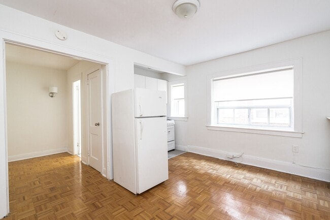 Building Photo - 28 Balmoral Avenue