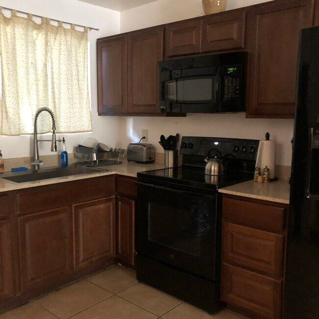 Foto del edificio - 2611 N Winstel Blvd