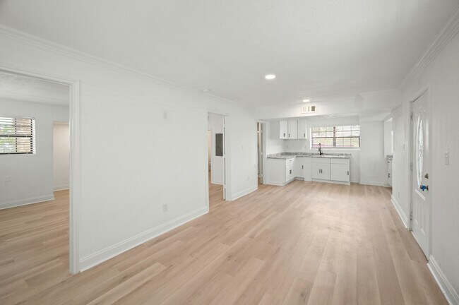 Building Photo - 928 Ferry Rd