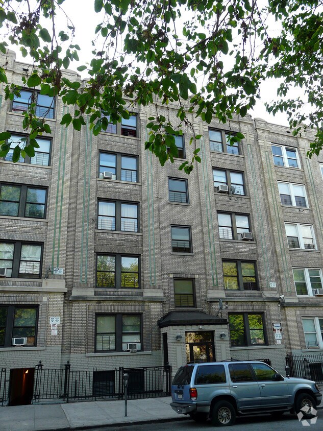 Foto principal - 2542-2550 Creston Ave