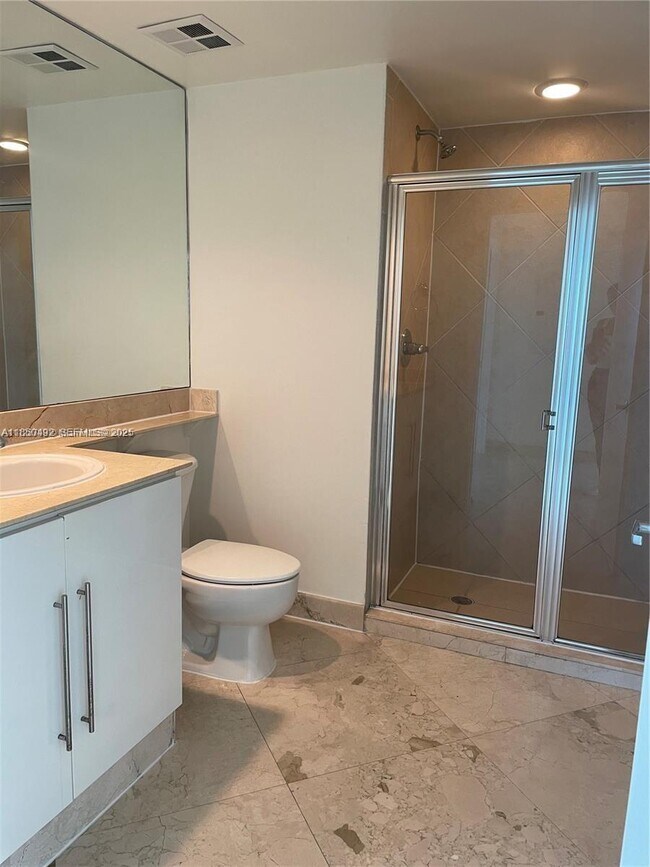 Foto del edificio - 325 S Biscayne Blvd