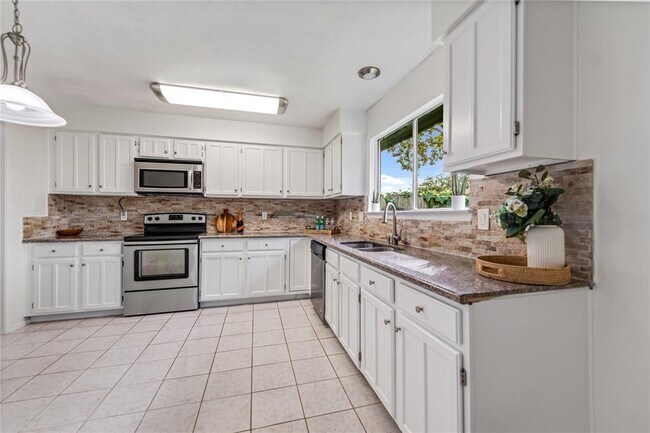 Building Photo - 13527 Tara Oak Dr