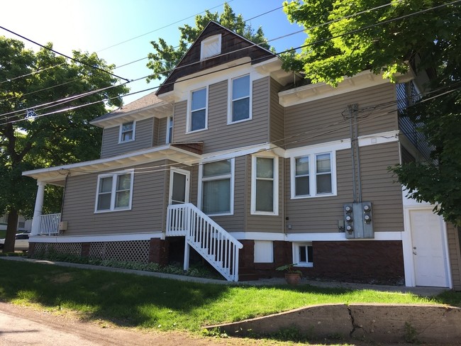 Building Photo - 720 S Adams St