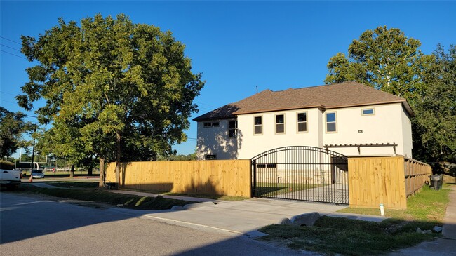 Foto del edificio - 9729 Neuens Rd