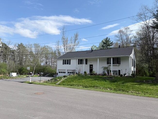 Building Photo - 33 Meadowlark Dr