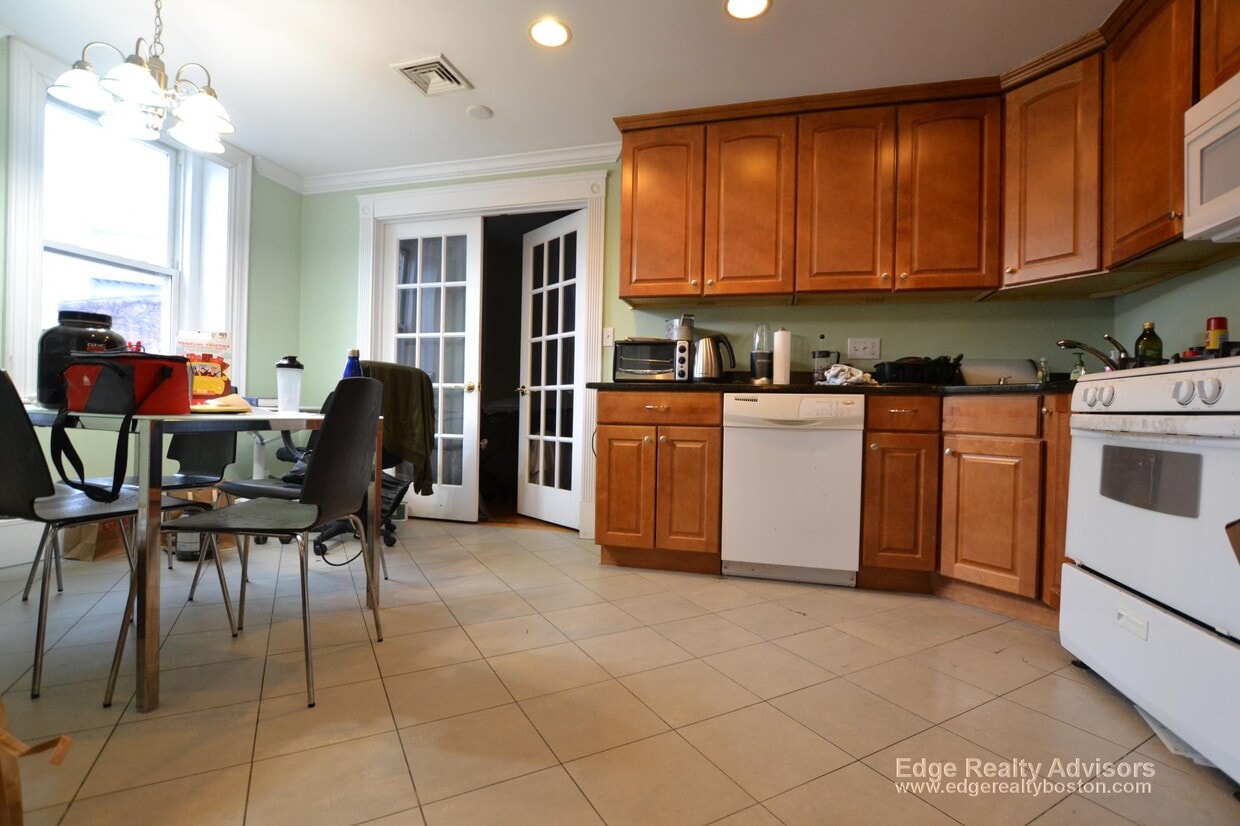 Photo - 14 Sutherland Rd. Unit 2