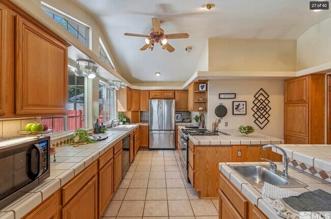 Foto del edificio - 225 Hunter Lake Dr