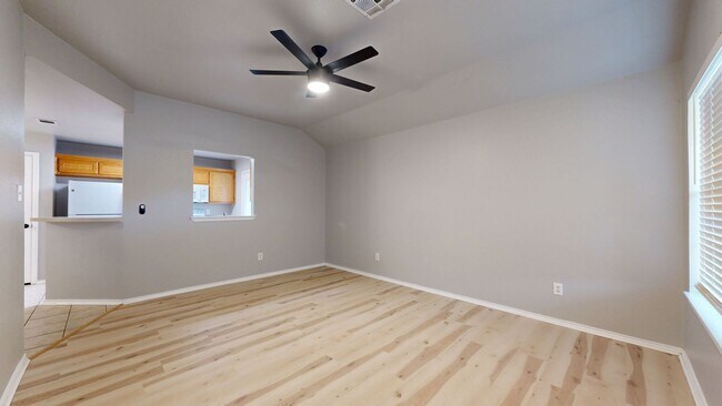 Foto del edificio - UPDATED DUPLEX IN NOLANVILLE ONLY $1,350!!!