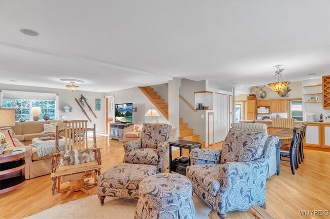 Building Photo - 29 Monroe St