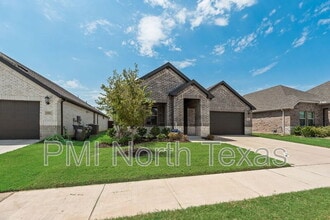 Building Photo - 3904 High Valley Dr