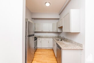 Building Photo - 318 Lake St