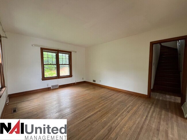 Foto del edificio - Three bedroom, one bathroom home for rent