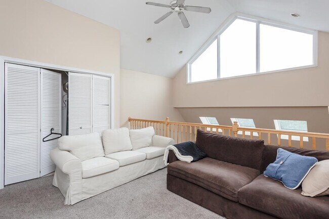 Building Photo - 3 bedroom in Chicago IL 60642