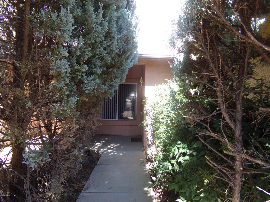 6221 N Buckboard Dr Unit B, Prescott Valley, AZ 86314 Room for Rent