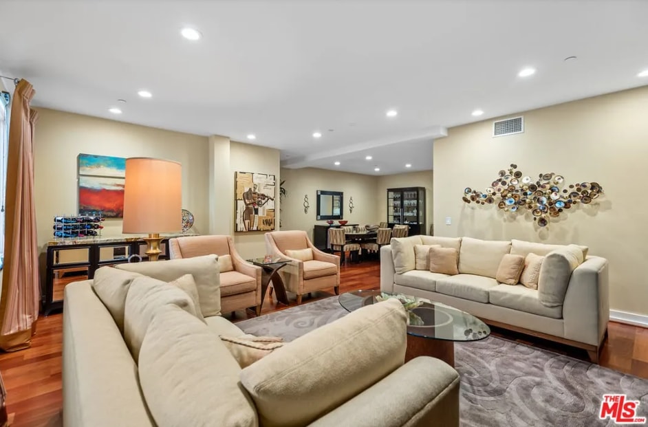 Foto principal - 130 N Swall Dr