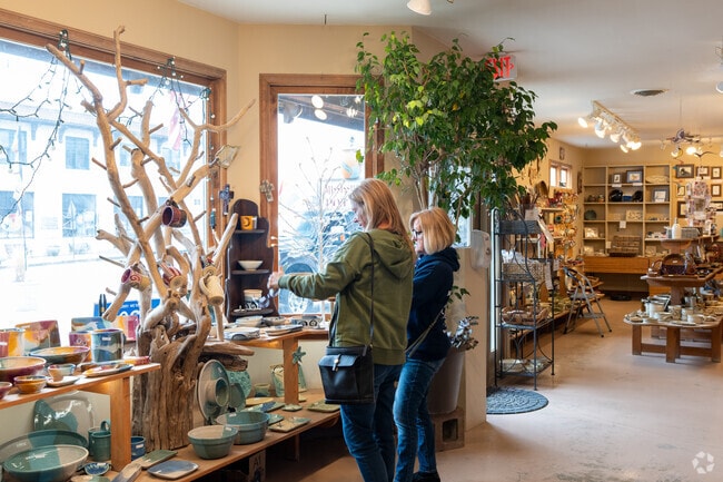 Mississippi Mud Pottery offers beautiful homemade clay pots in Godfrey.