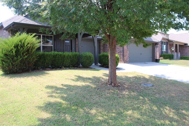 Foto del edificio - 4 br, 2 bath House - 12002 East 105th Place