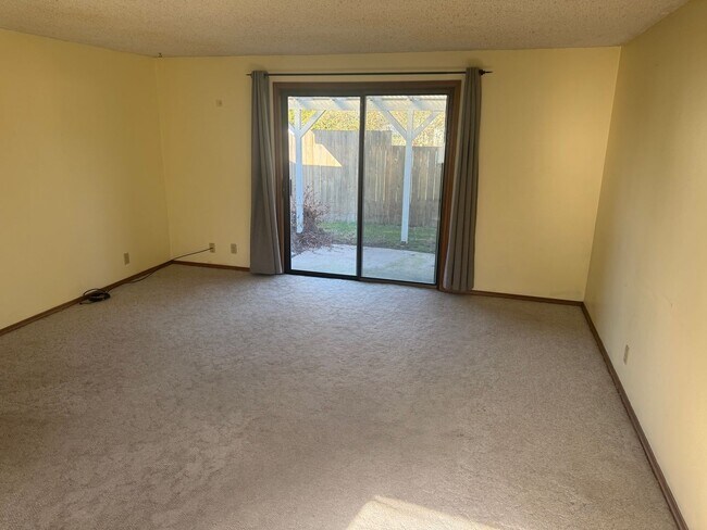 Foto del edificio - Harlow Neighborhood Duplex