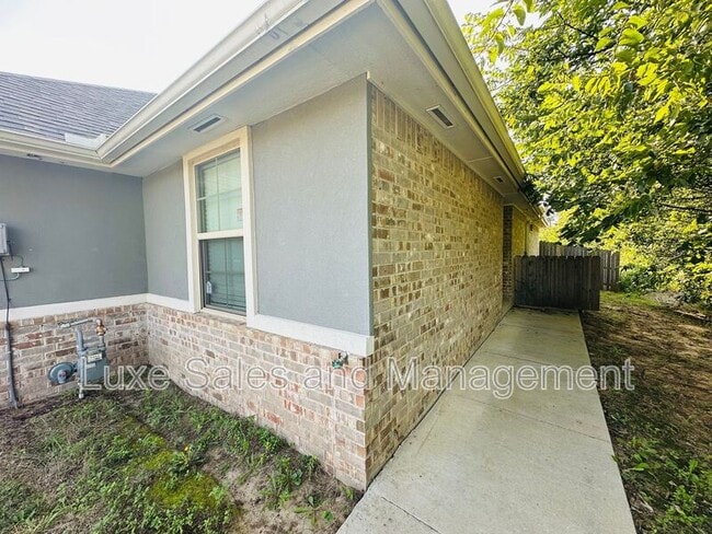 Building Photo - 11302 Coachmans Rd