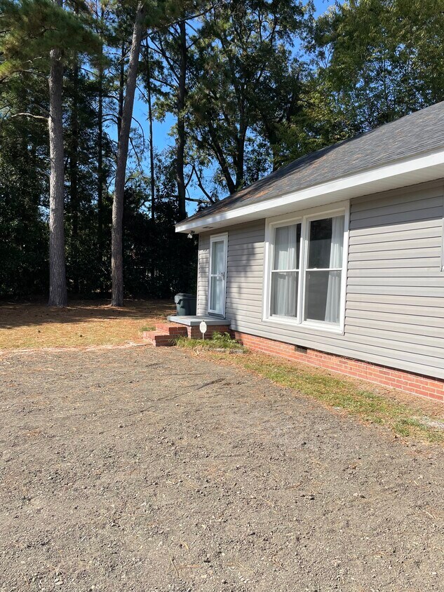 904 Westover Ave Unit Back Apt, Kinston, NC 28504 Apartments in