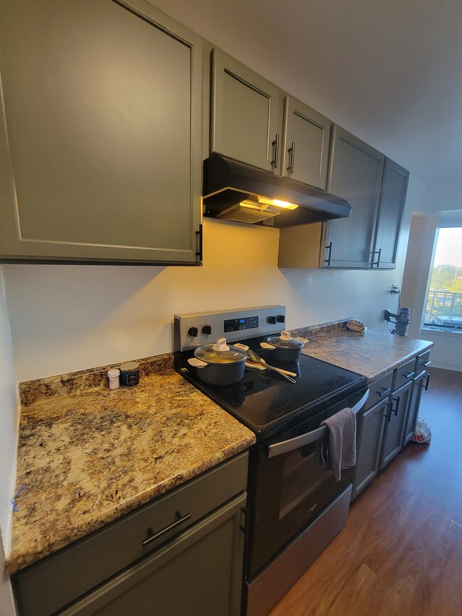 Kitchen - 5450 Astor Ln