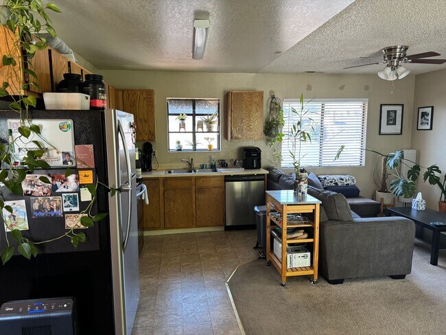 Building Photo - Caliente 4-plex