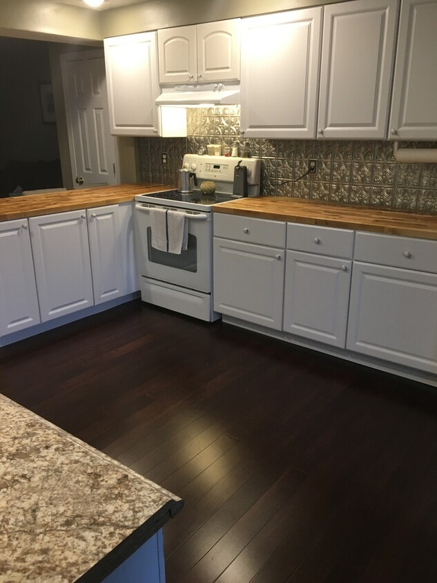 387 Main St Unit 2, East Greenwich, RI 02818 Condo for Rent in East Greenwich, RI