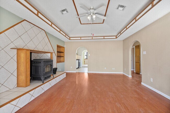 Foto del edificio - 3 bedroom 2 bath home with Acreage